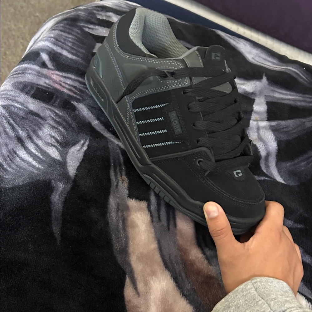 Globe Men's Black and Gray Sneakers